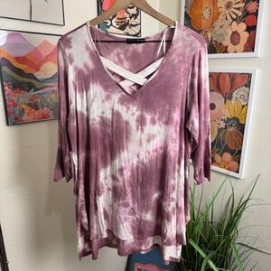 Kim & Cami | tie dye criss cross quarter sleeve top | 1X